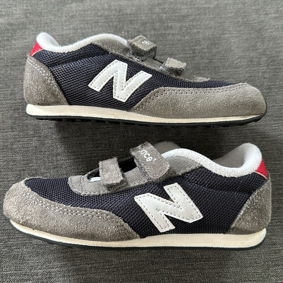 EUC NEW BALANCE 410 Velcro Sneaker - Picture 7 of 9